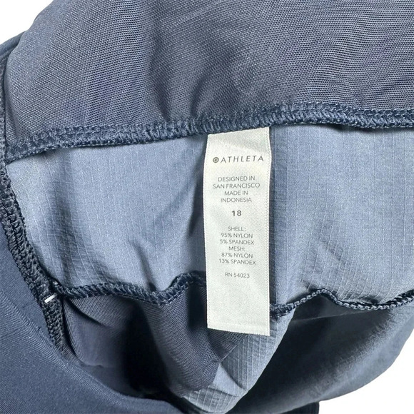 NWT Athleta Trekkie North Shorts Size 18 Blue Print Hiking Outdoor Travel - Picture 10 of 11